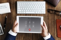 Laptop 2 w 1 - połączenie wydajności i mobilności